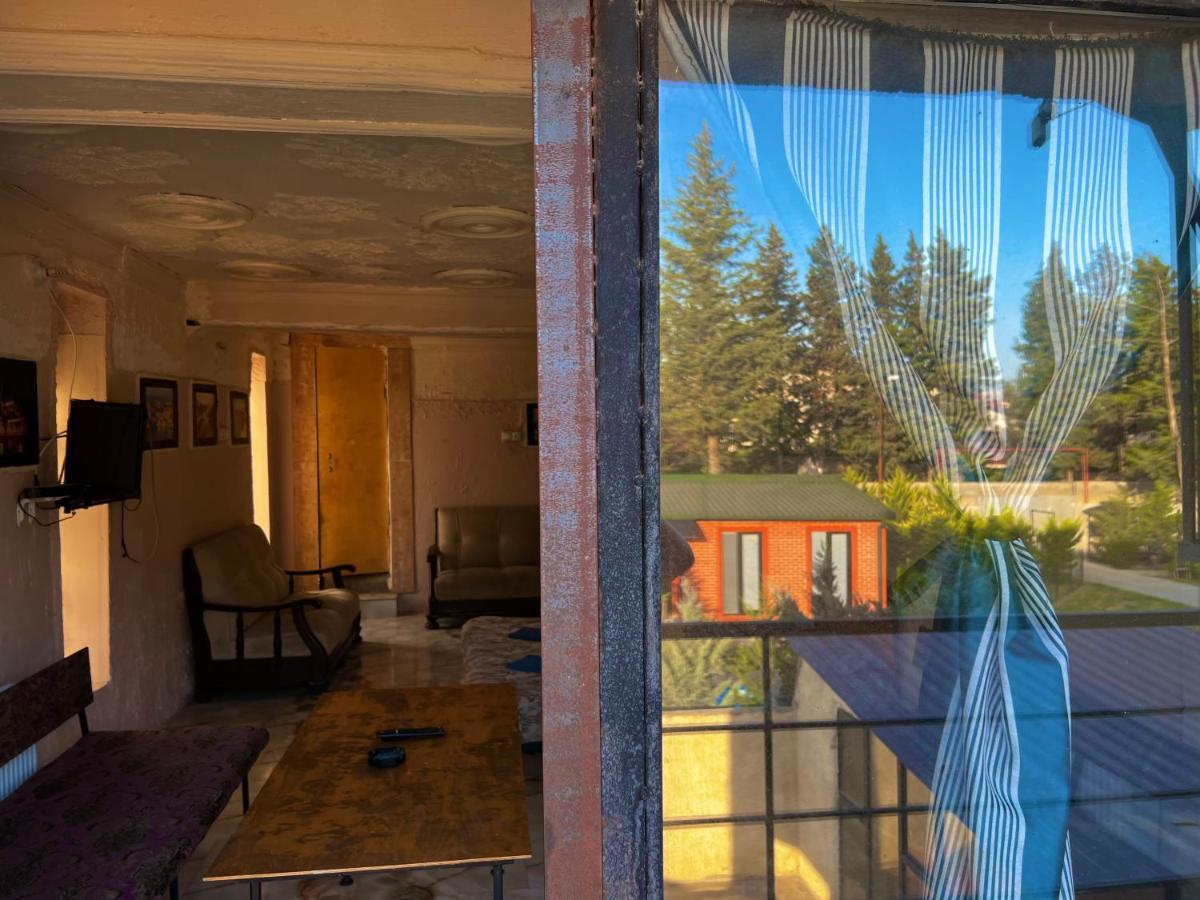 Smile Guesthouse ティビリシ エクステリア 写真