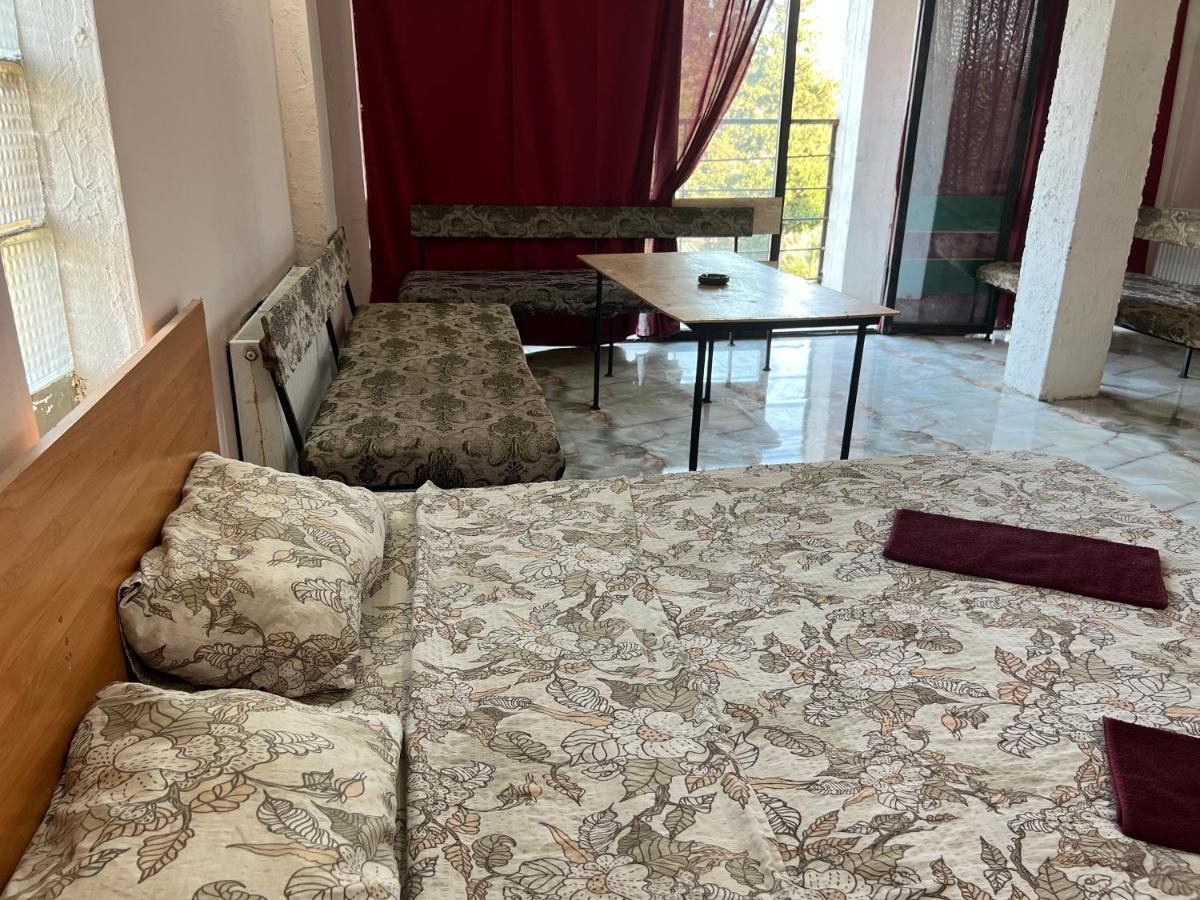 Smile Guesthouse ティビリシ エクステリア 写真