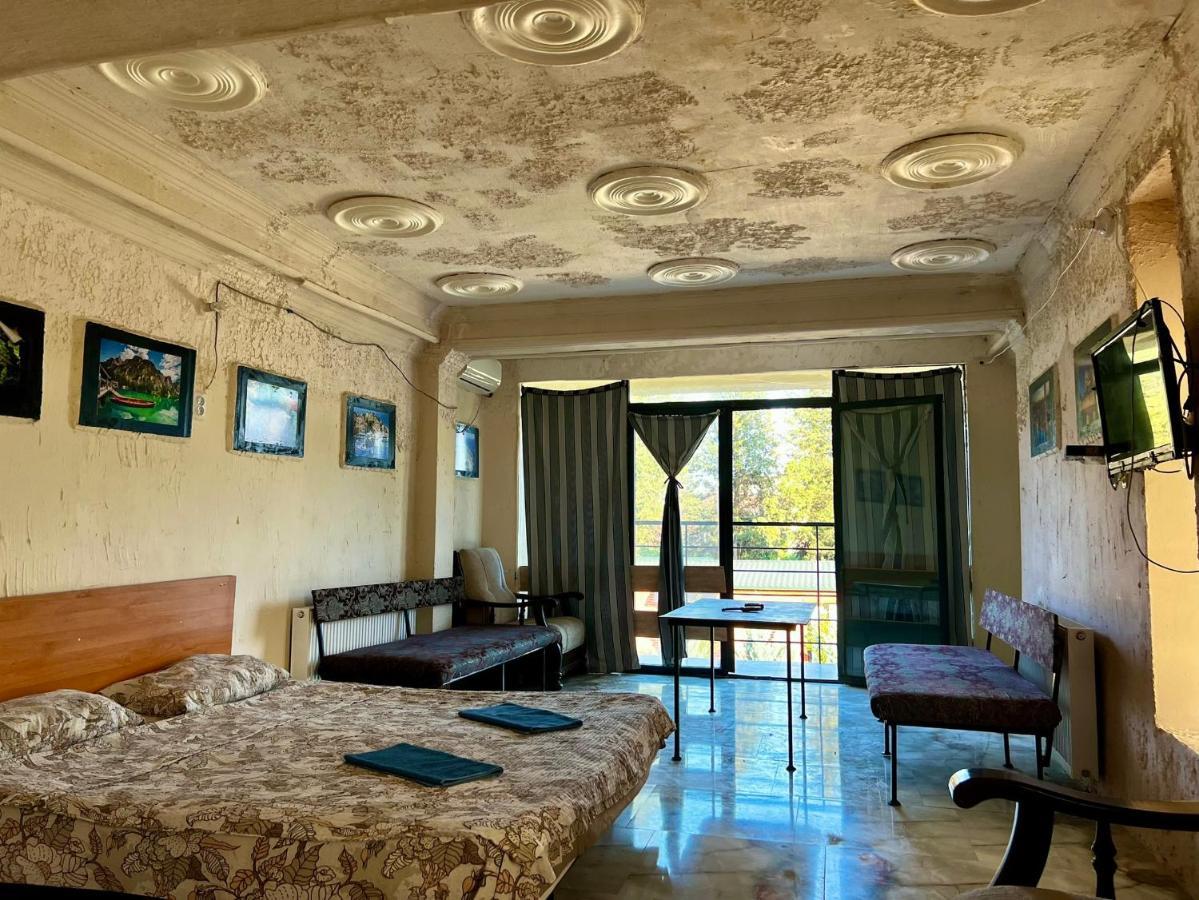 Smile Guesthouse ティビリシ エクステリア 写真