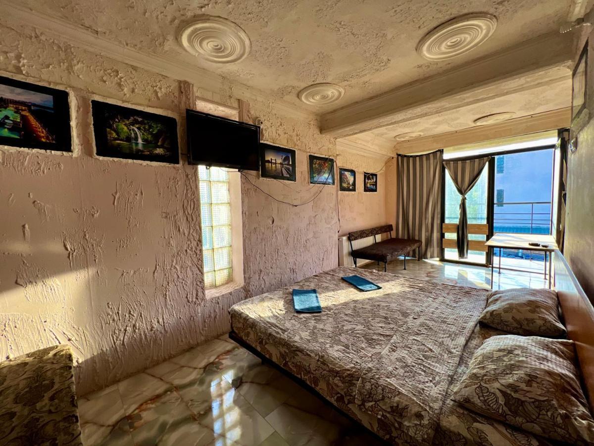 Smile Guesthouse ティビリシ エクステリア 写真
