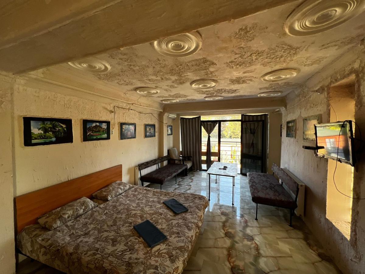 Smile Guesthouse ティビリシ エクステリア 写真