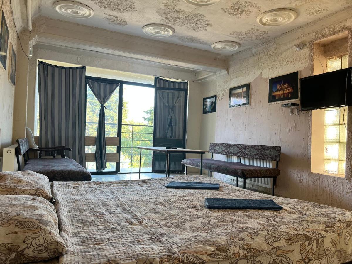 Smile Guesthouse ティビリシ エクステリア 写真